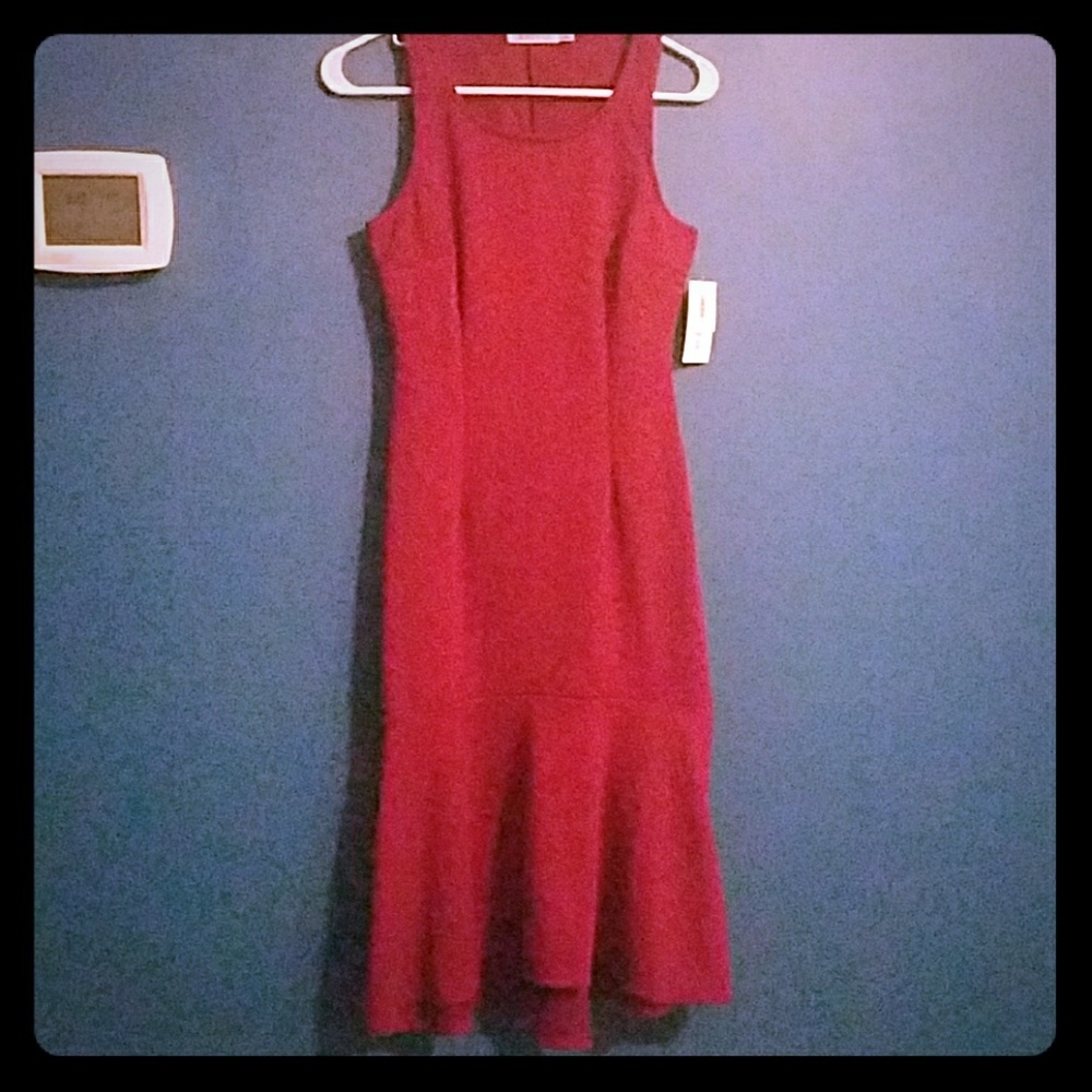 Red sleeveless dress